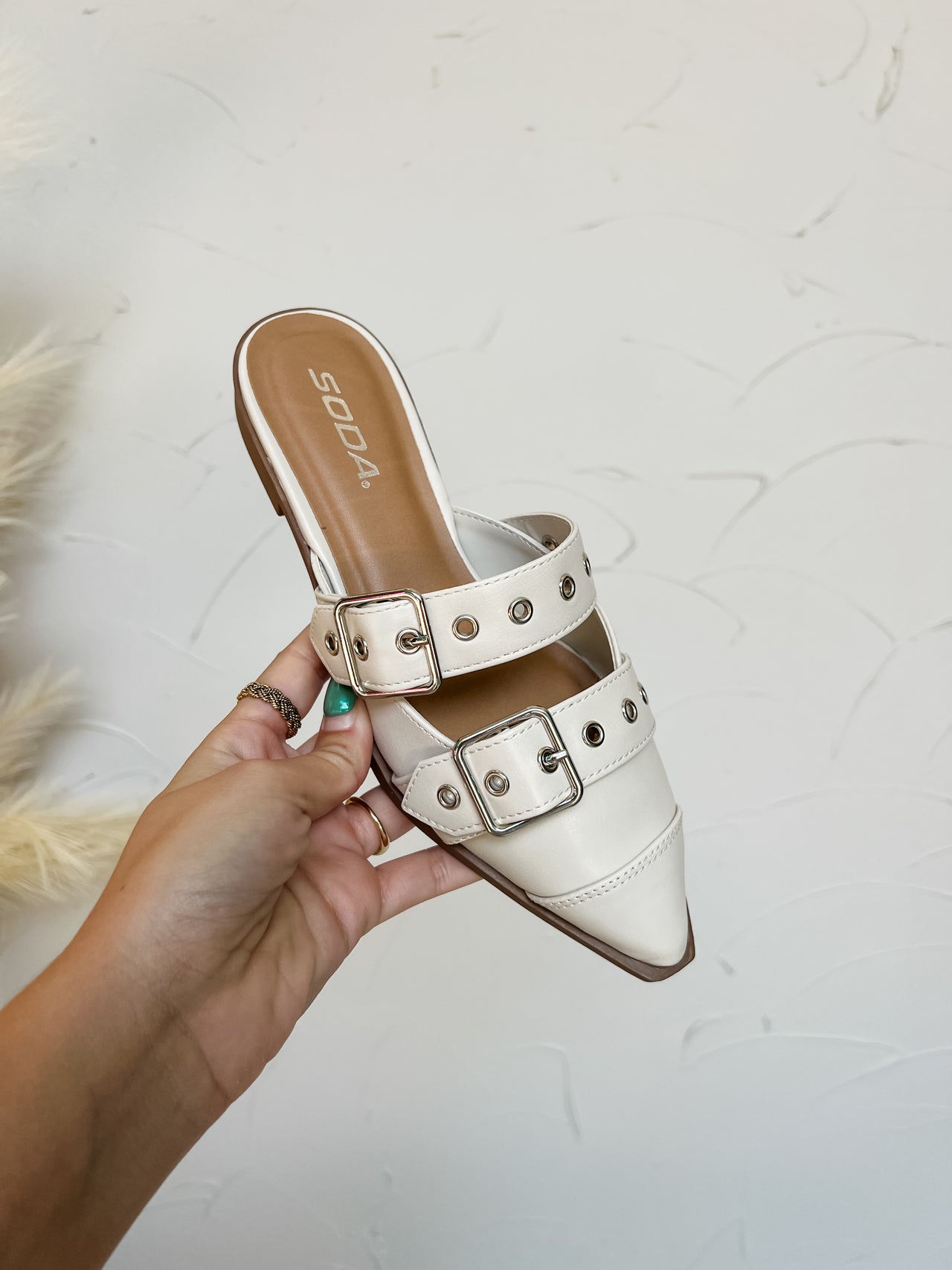 Usual Pointed Mules- White