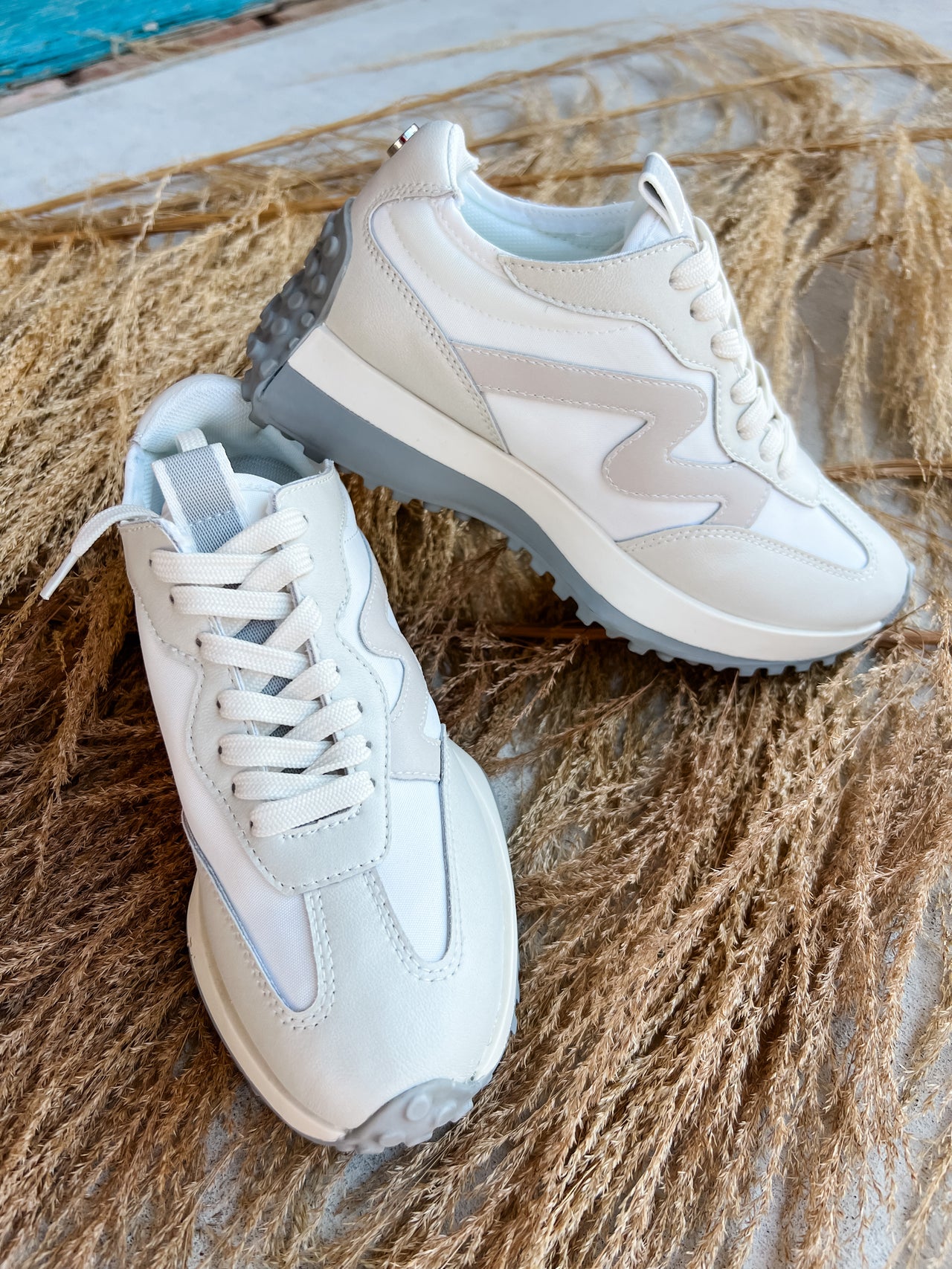 *STEVE MADDEN* Campo Sneakers- White/Grey