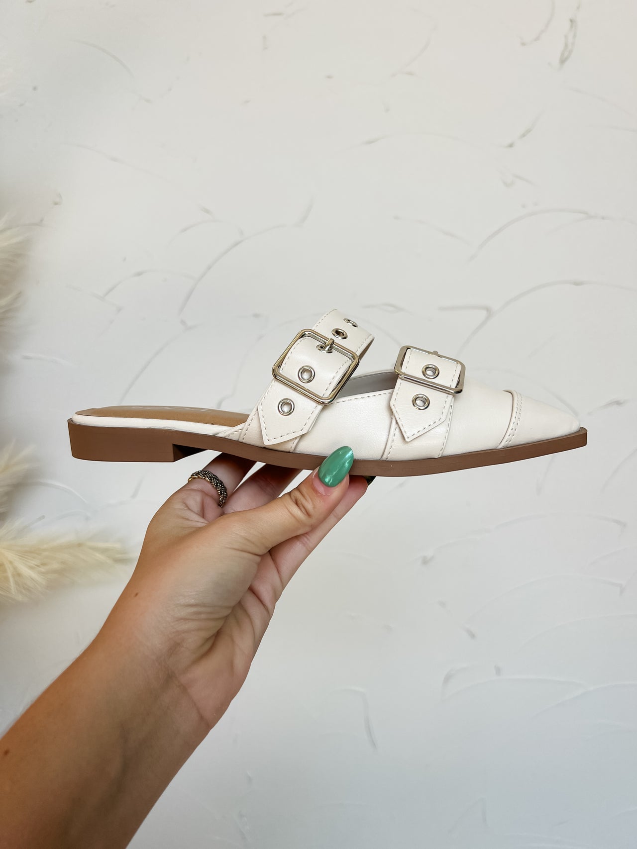 Usual Pointed Mules- White