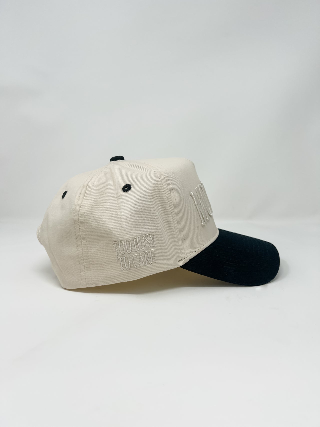 Mommin'Vintage Trucker Hat- Black