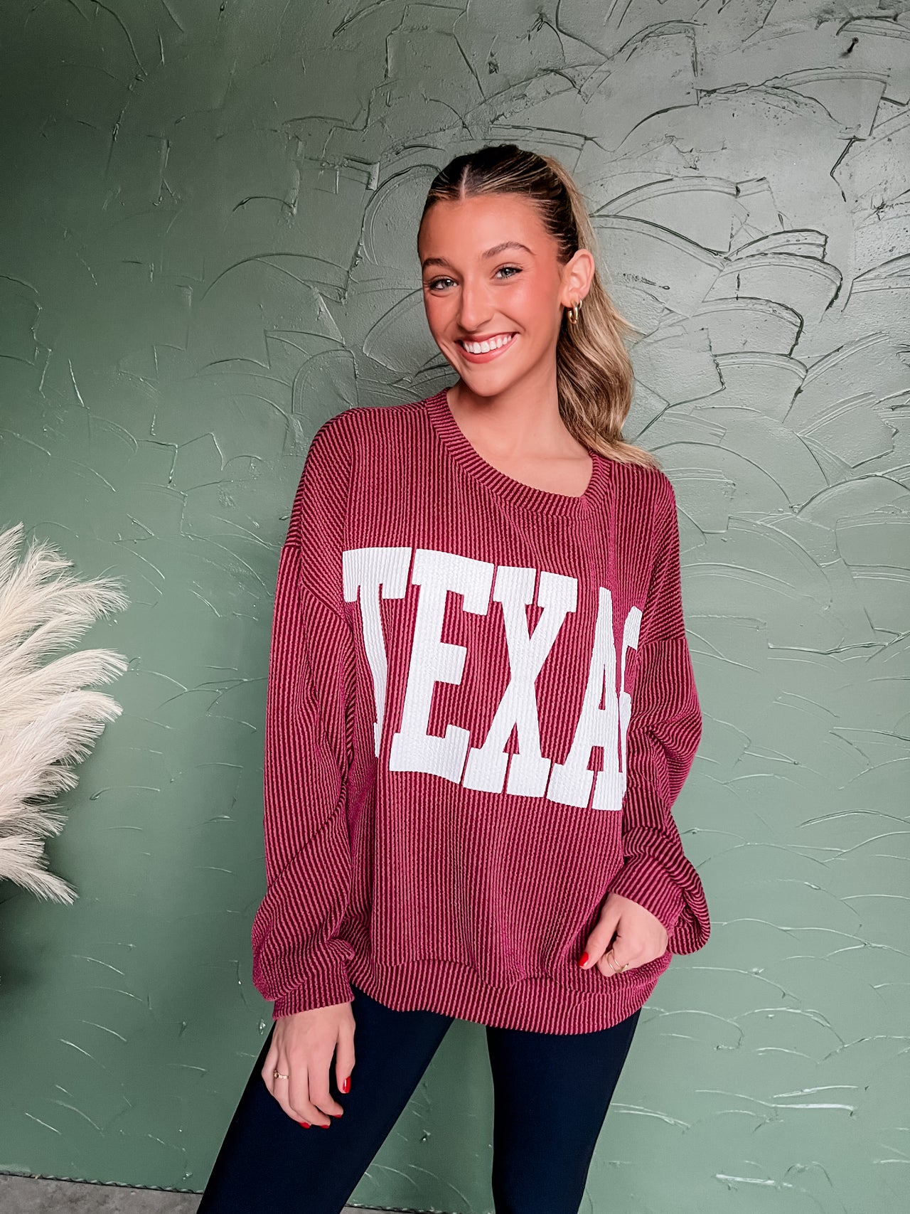 TEXAS Soft Ribbed Graphic Sweatshirt- Wine