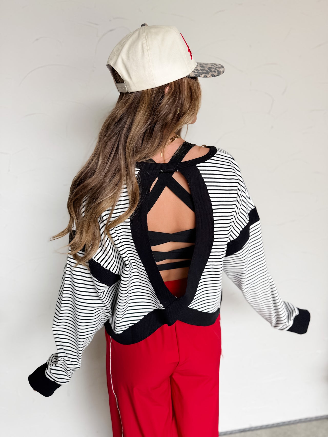 So Dreamy Striped Cutout Back Sweatshirt- White/Black