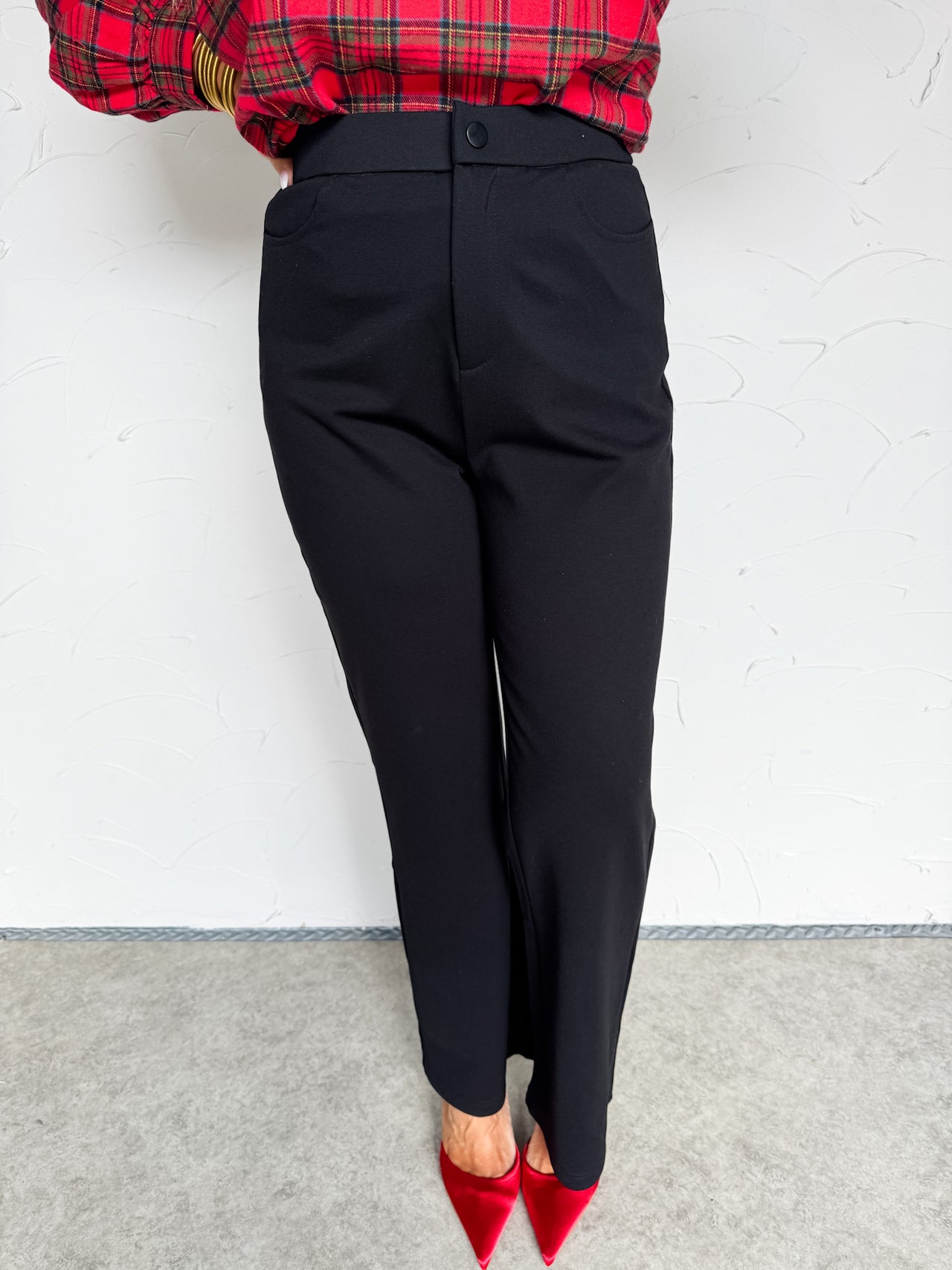 Classic Essential Straight Leg Pants- Black