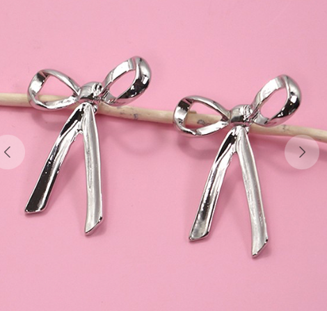Chelsea Movable Bow Stud Earrings- Silver