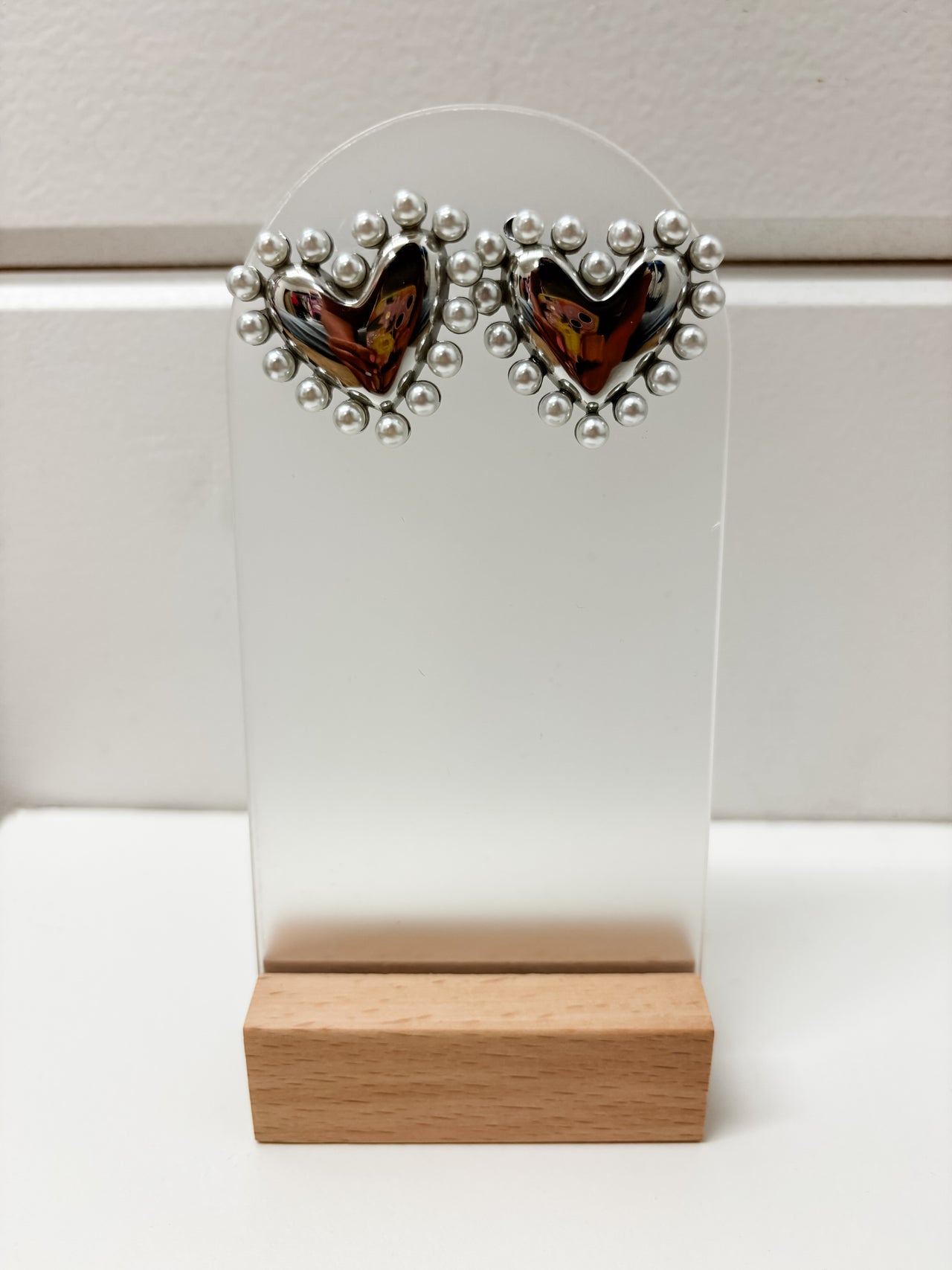 {CP} Pearl Heart Earrings- Silver