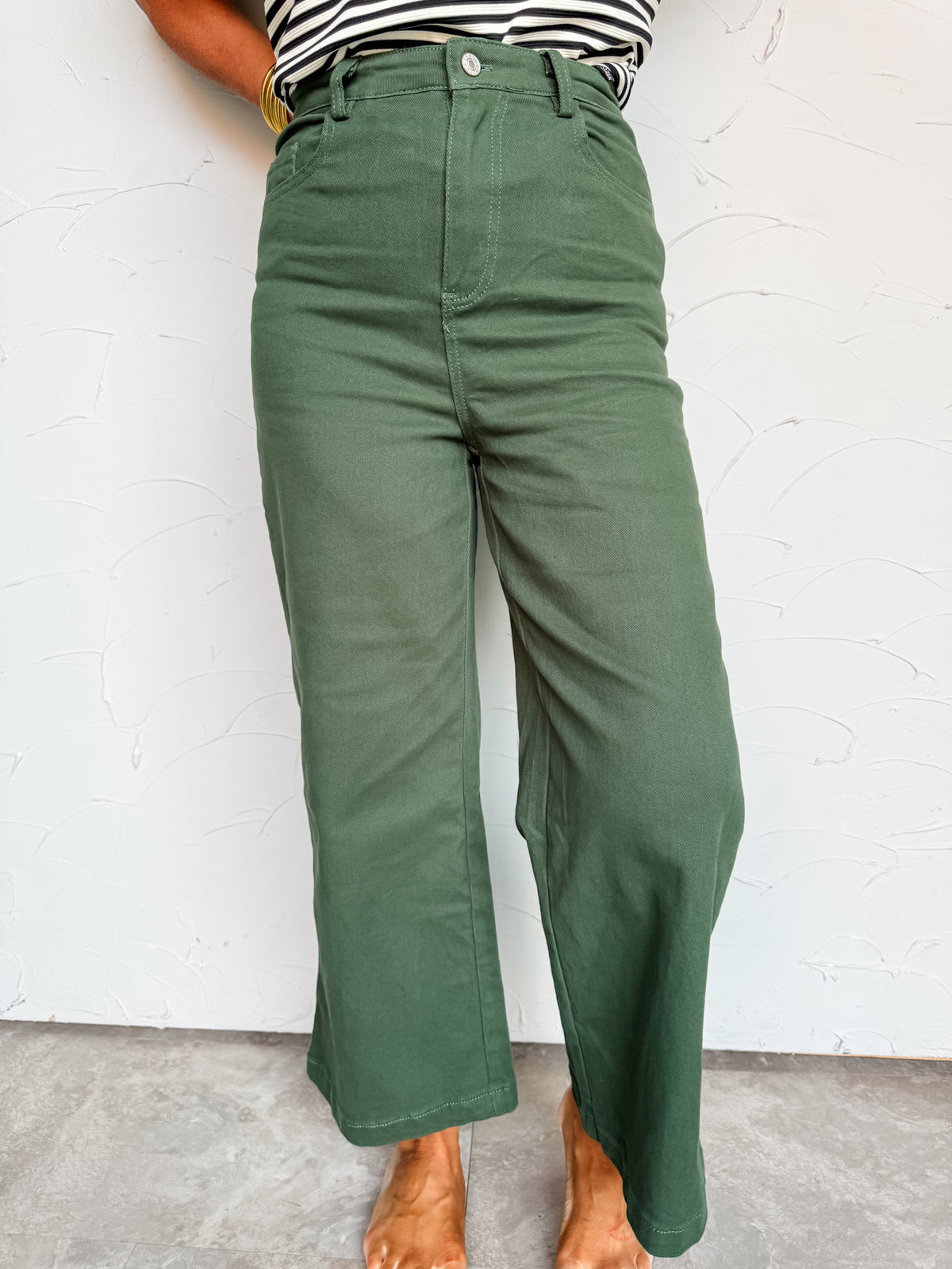Crisp Morning Solid Cropped Pants- Forest