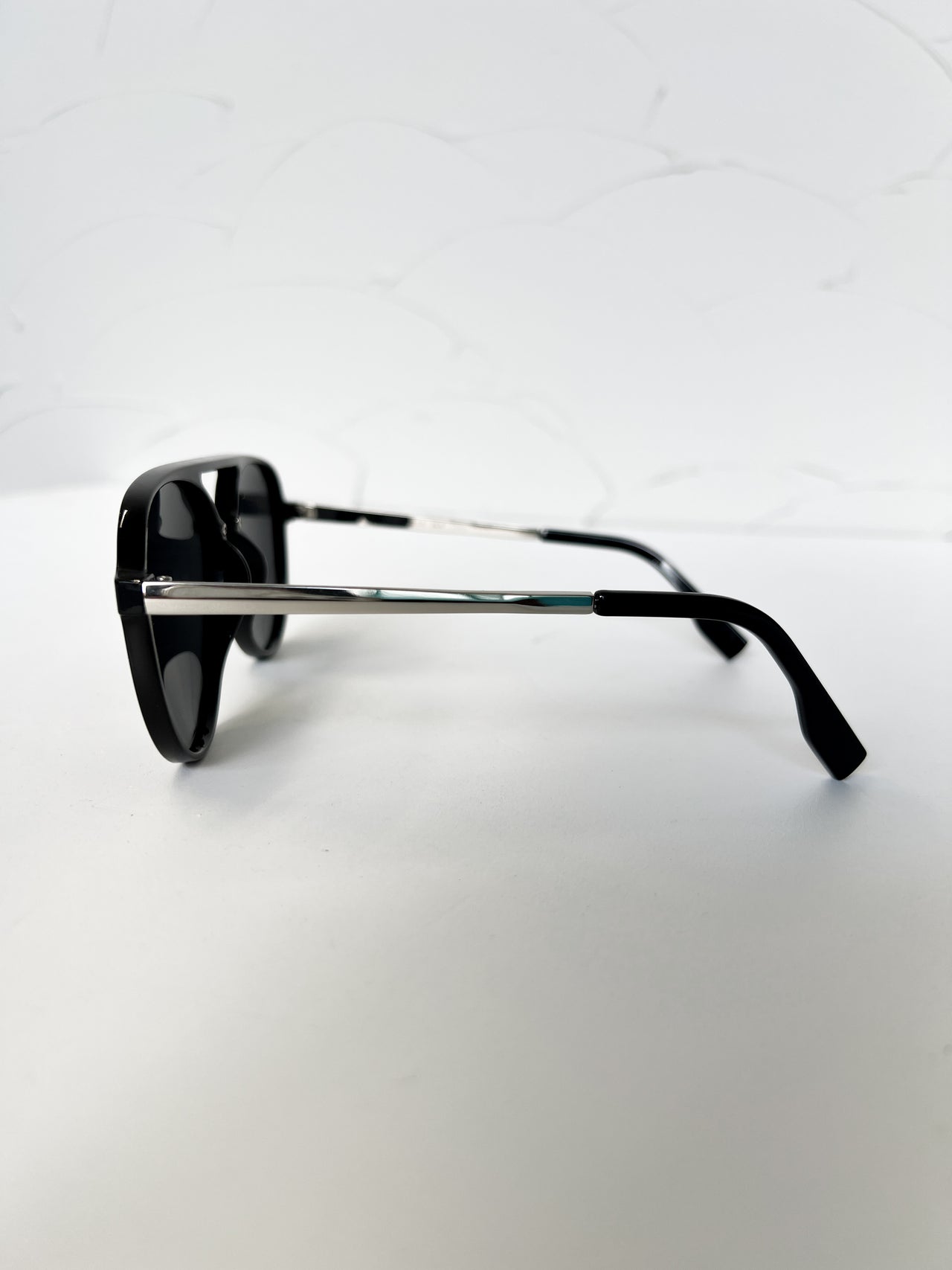 {DAX} Earhart Black Sunglasses