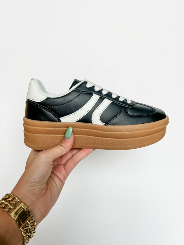 Gaze Sneakers- Black/ White