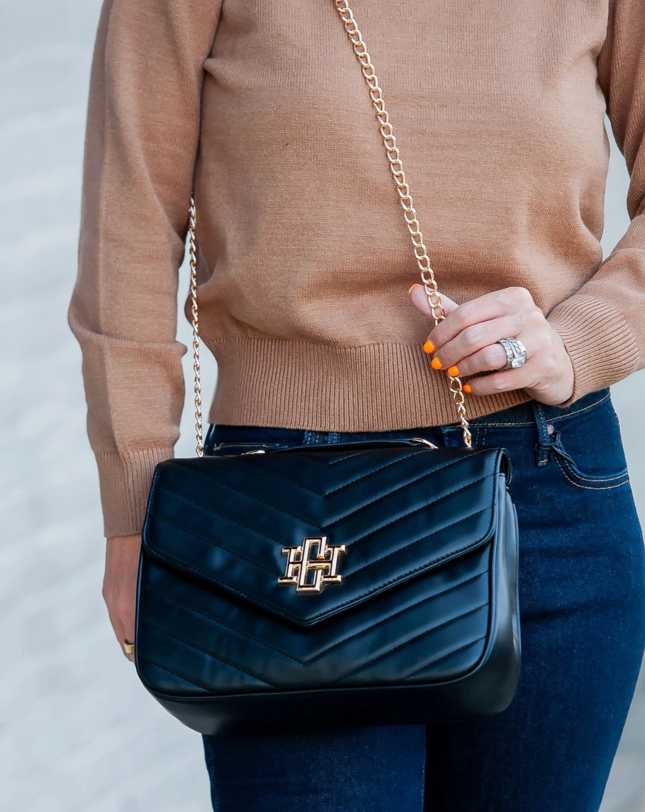 {CH} Mia Crossbody Bag Black VQ