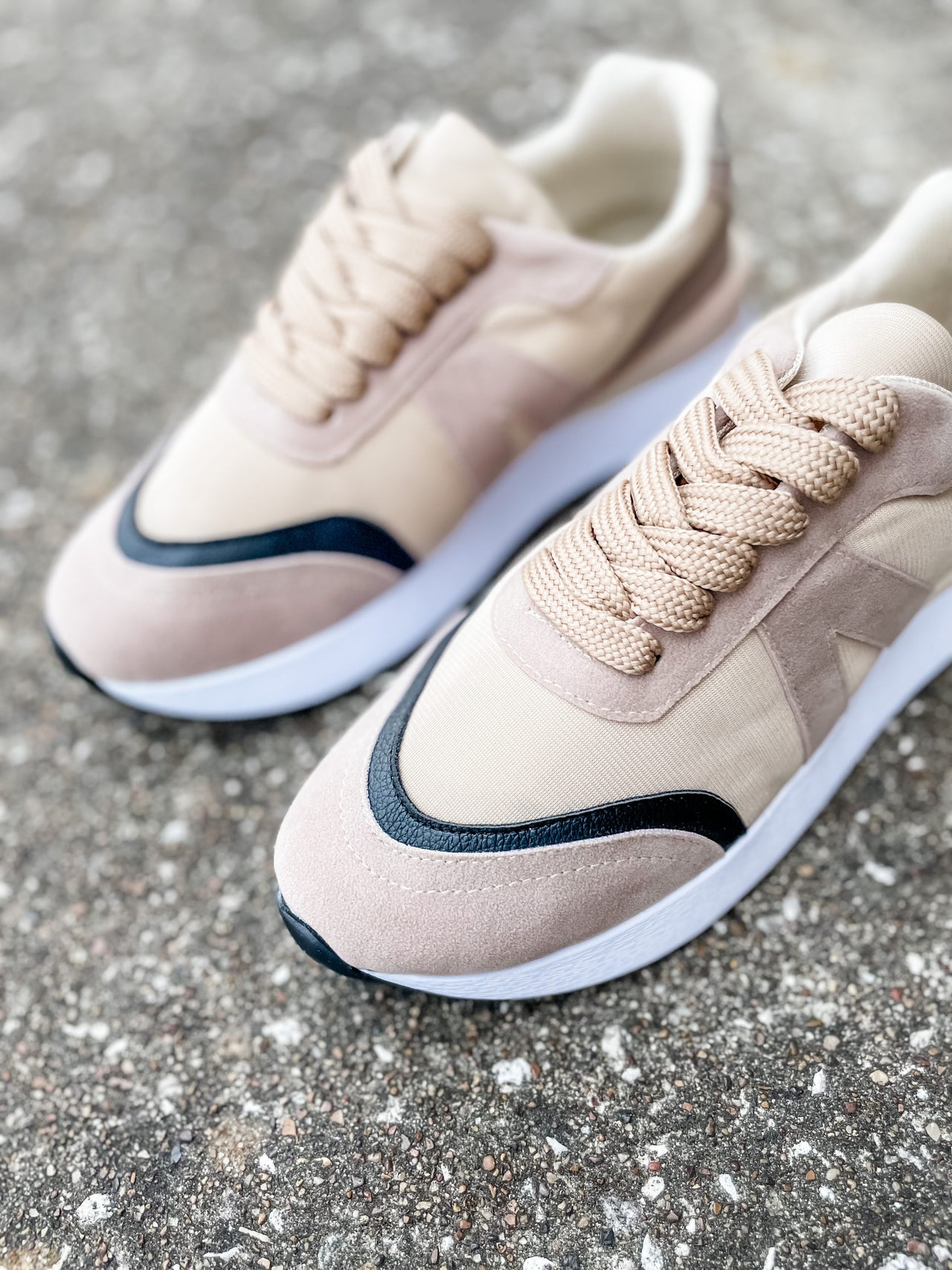 Nova 1 Sneakers- Tan