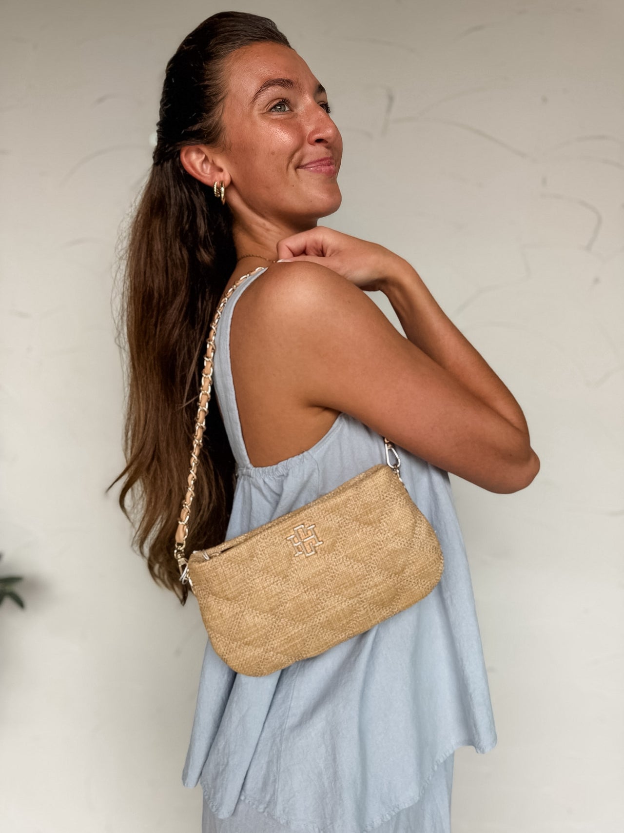 {CH} Livi Crossbody Natural DQ