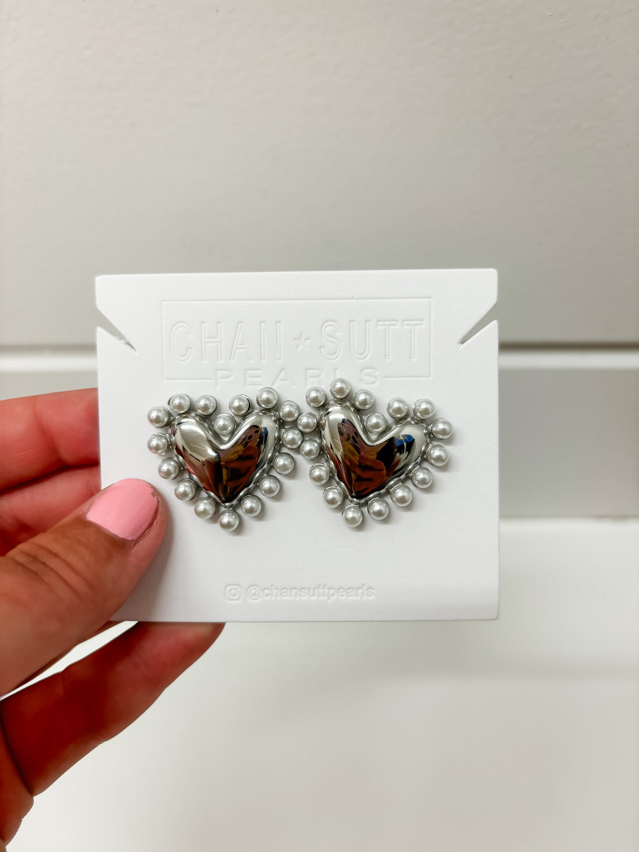 {CP} Pearl Heart Earrings- Silver